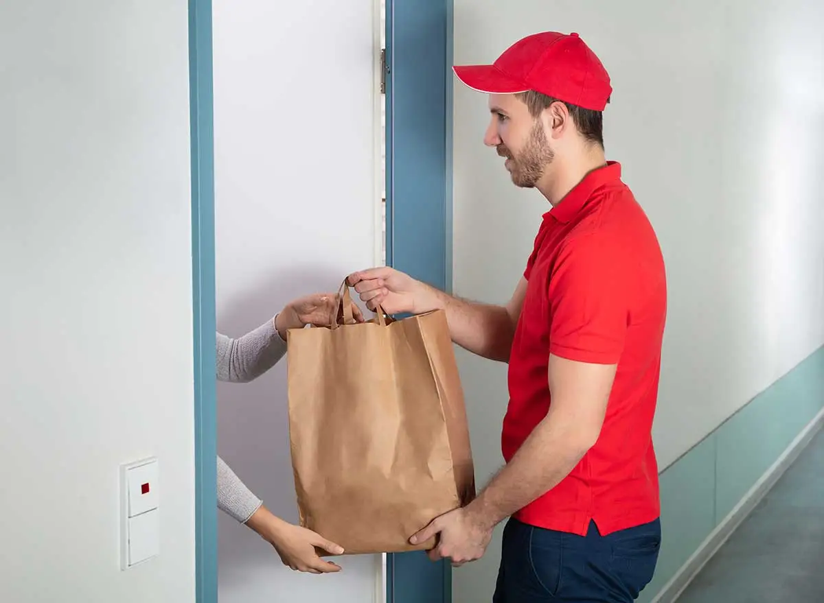 How to Move to Canada and Work as a Delivery Person or Courier