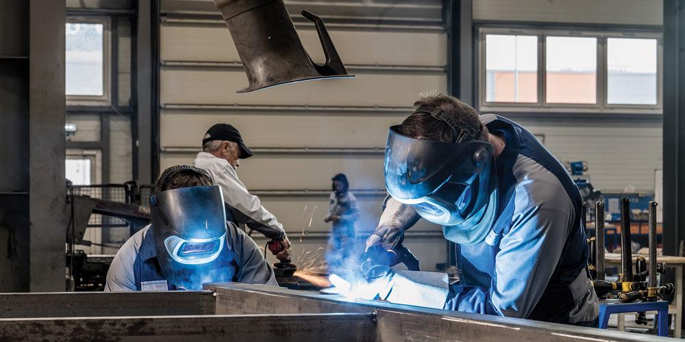 Welder Jobs in Canada: The Skilled Trade Pathway to PR with a $35/hr Wage