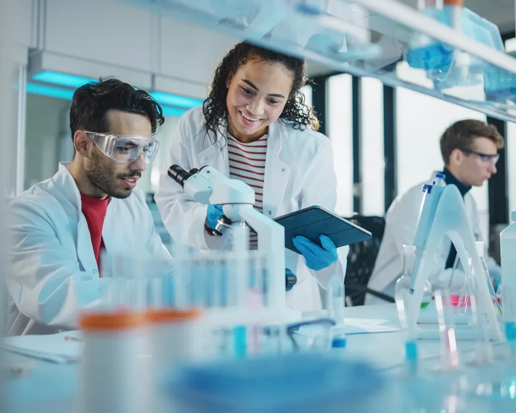 Biomedical Scientist Jobs UK: Visa Sponsorship Roles Paying £45,000 in Top Research Labs